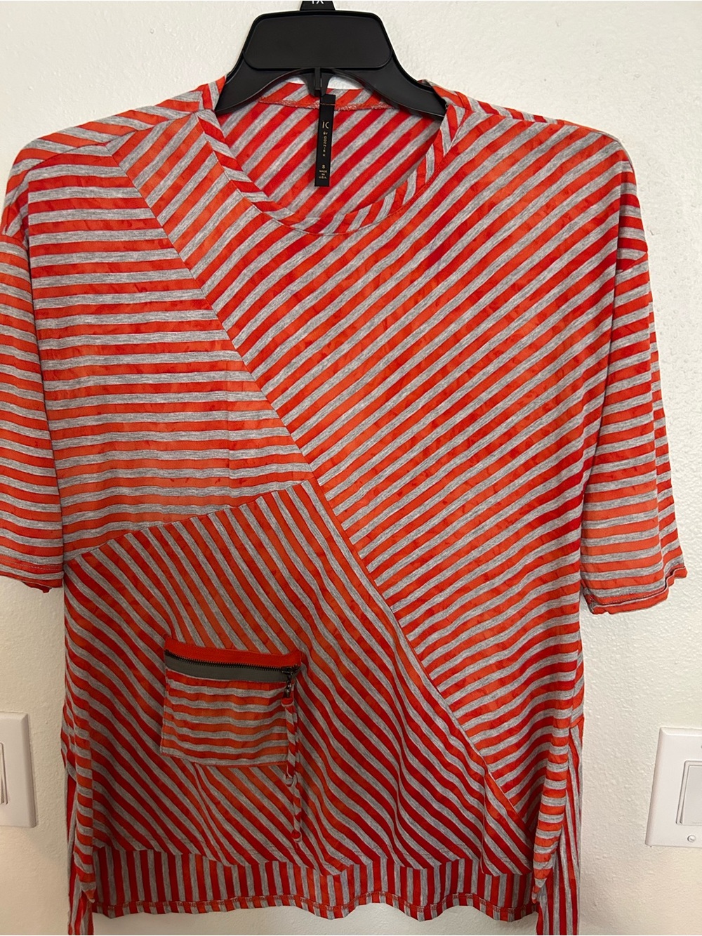 IC COLLECTION Red and Gray Striped Short Sleeve Top